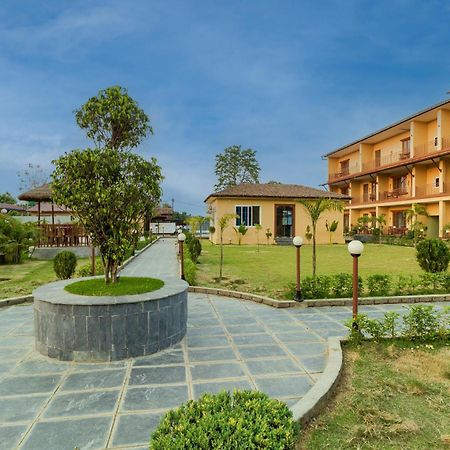 Sisai Park Village Chitwan Exteriér fotografie