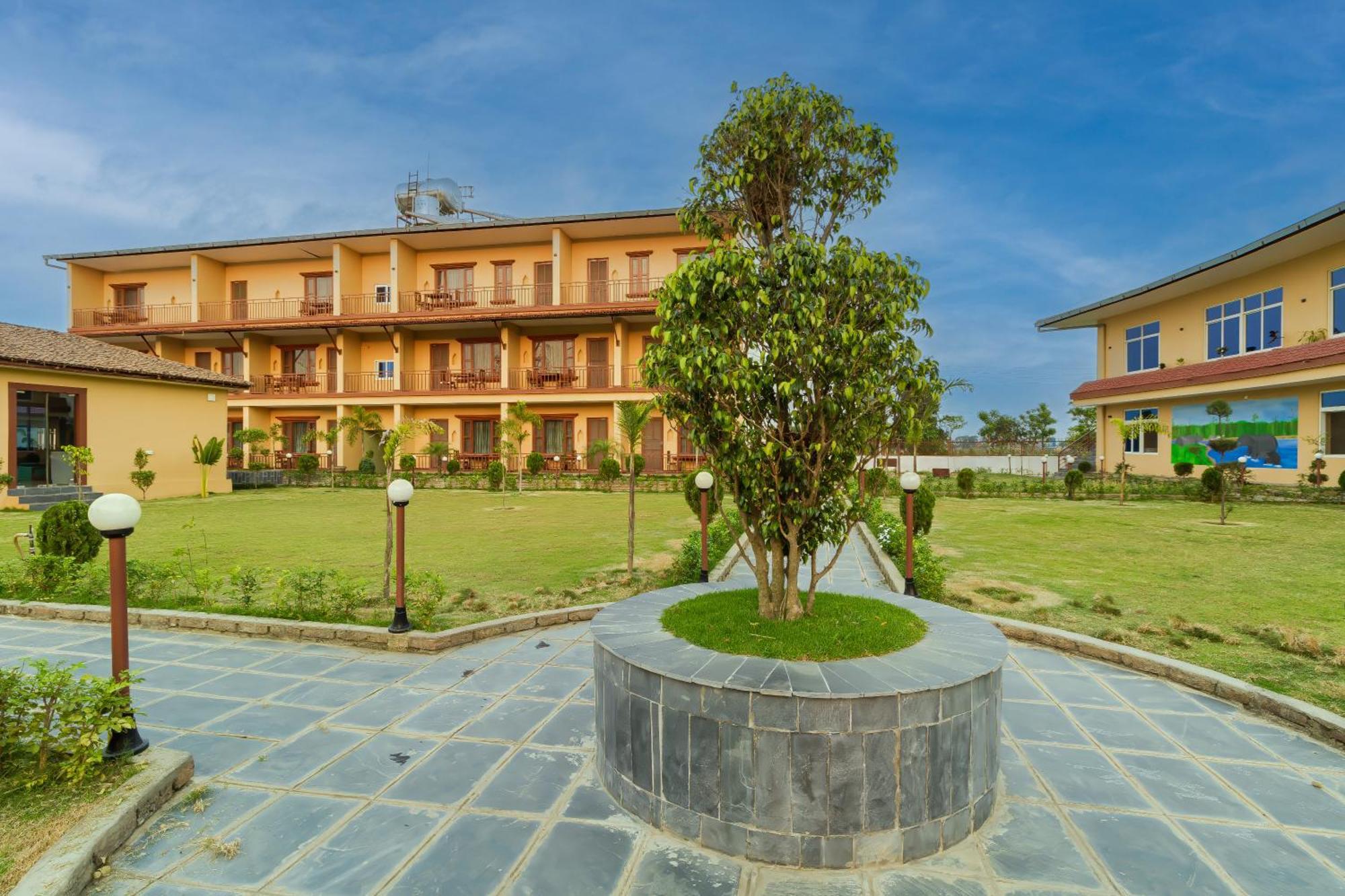 Sisai Park Village Chitwan Exteriér fotografie