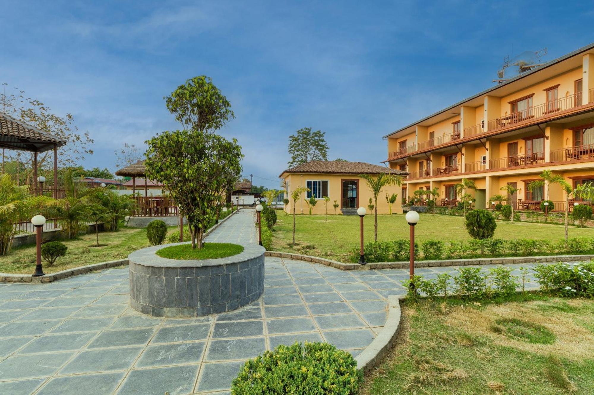 Sisai Park Village Chitwan Exteriér fotografie