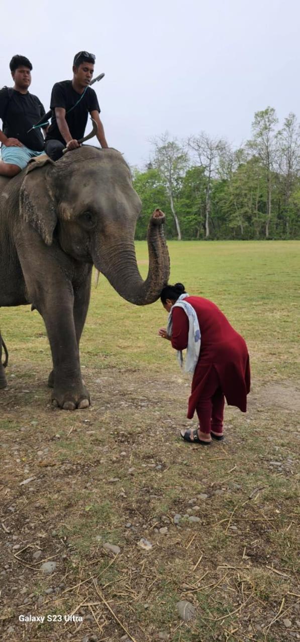 Sisai Park Village Chitwan Exteriér fotografie