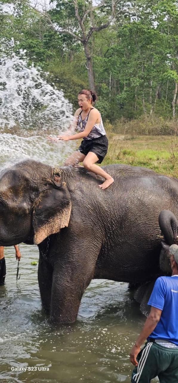 Sisai Park Village Chitwan Exteriér fotografie